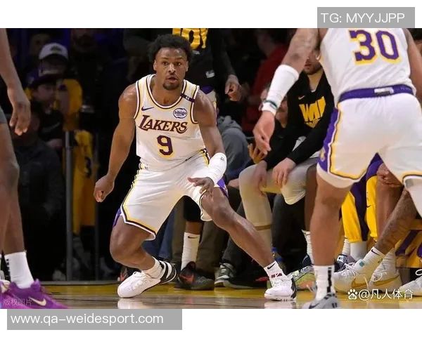 布朗尼单臂补扣震撼全场克内克特称赞他是兄弟太燃了