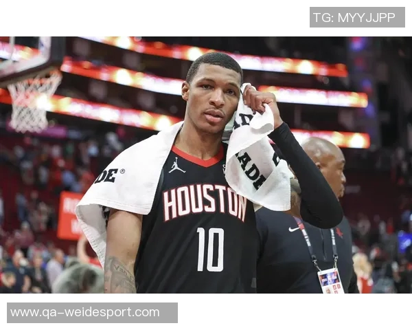 小贾巴里史密斯精彩反击轻松双手扣篮震撼全场展现超强实力 小贾巴里史密斯精彩反击轻松双手扣篮震撼全场展现超强实力